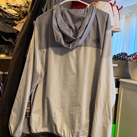 The North Face Men's Two-Tone Gray Windbreaker - Picture 9 of 9